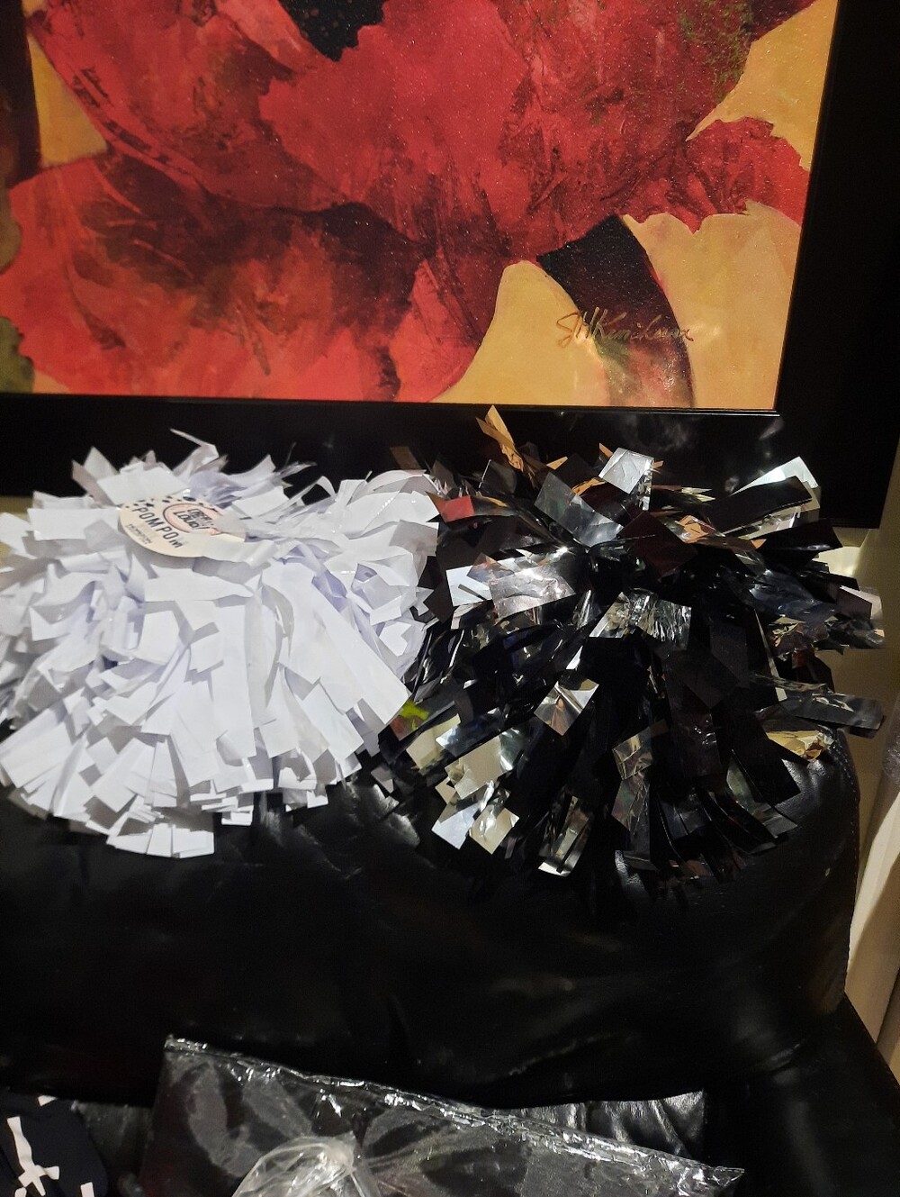 NWT AUTHENTIC GENUINE CHEERLEADER BATON CHEERLEADING PROFESSIONAL POMPOMS 15"